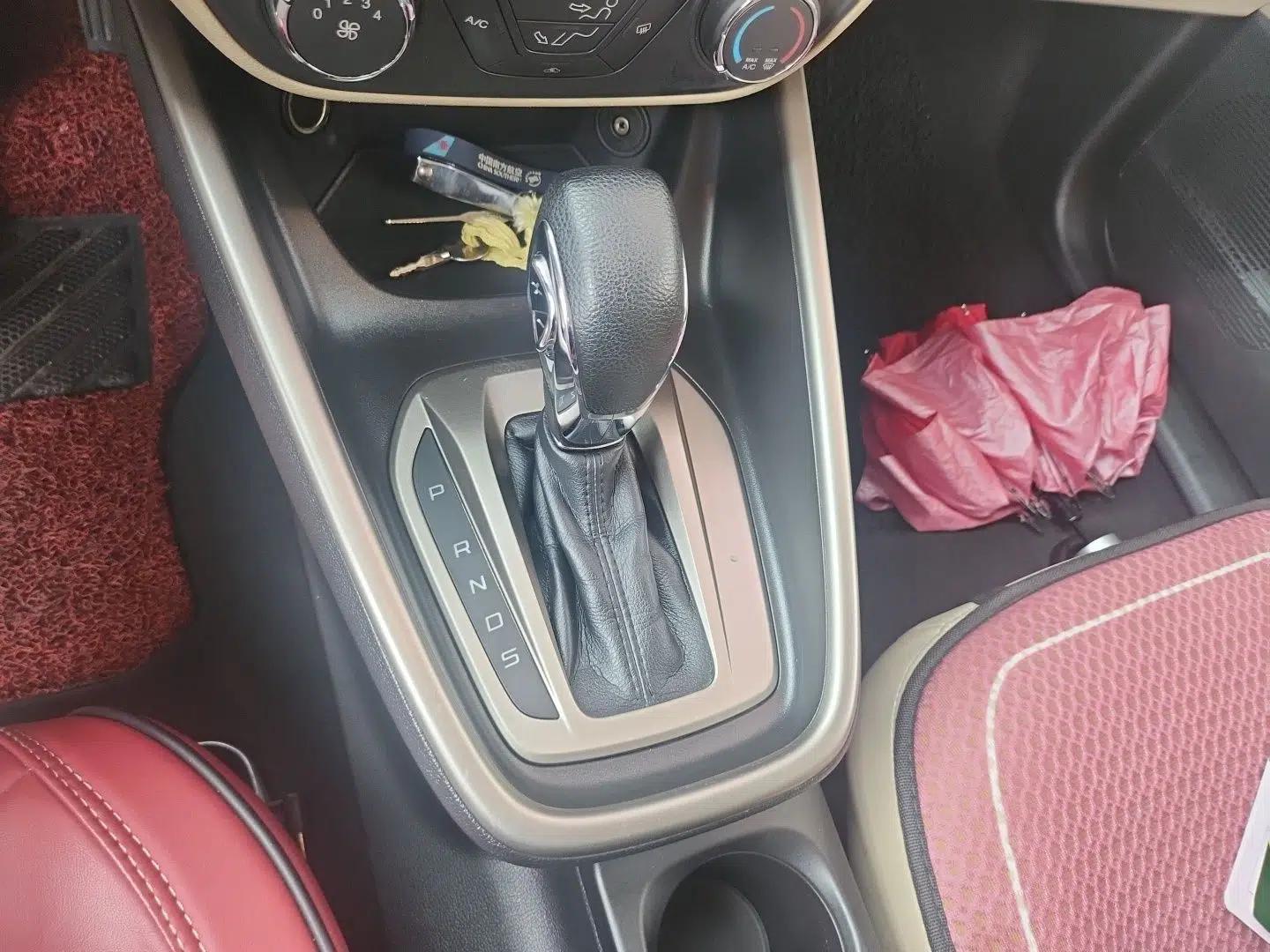Ford Escort 2015 1.5L Automatic Comfort Edition — миниатюра 14