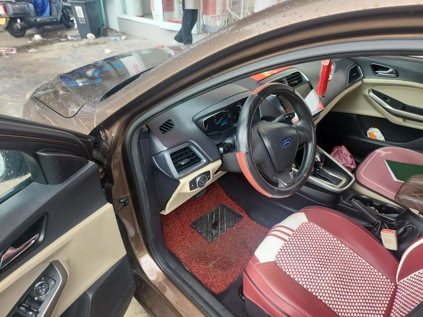 Ford Escort 2015 1.5L Automatic Comfort Edition — миниатюра 16