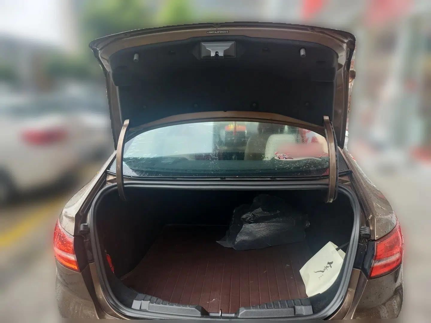 Ford Escort 2015 1.5L Automatic Comfort Edition — миниатюра 19