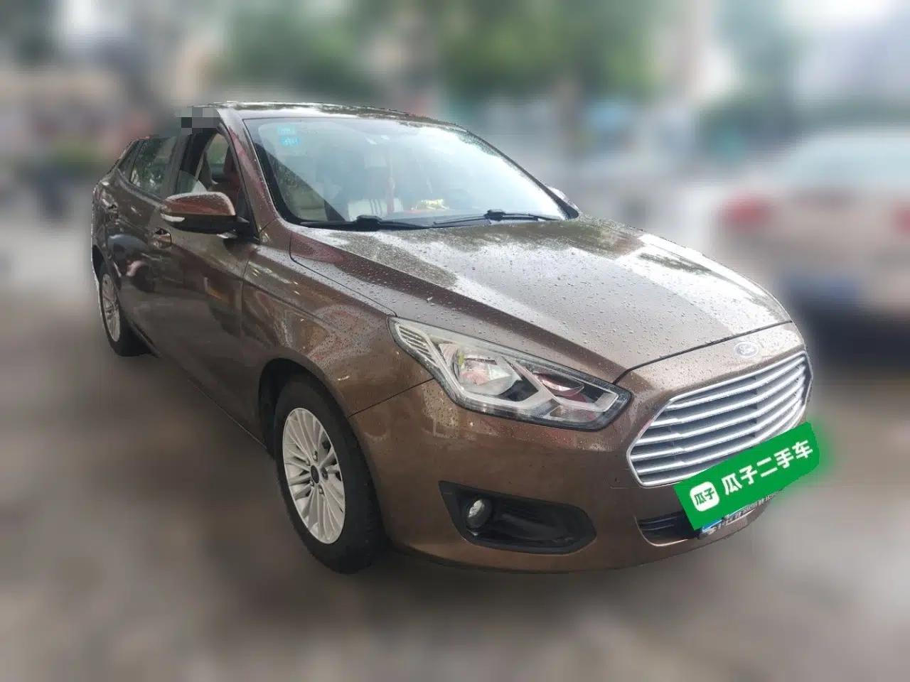Ford Escort 2015 1.5L Automatic Comfort Edition — миниатюра 3