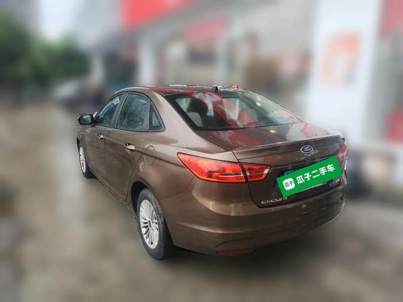 Ford Escort 2015 1.5L Automatic Comfort Edition — миниатюра 4