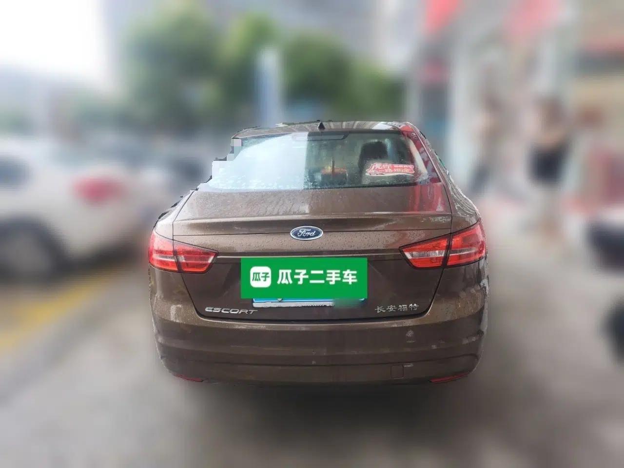 Ford Escort 2015 1.5L Automatic Comfort Edition — миниатюра 5
