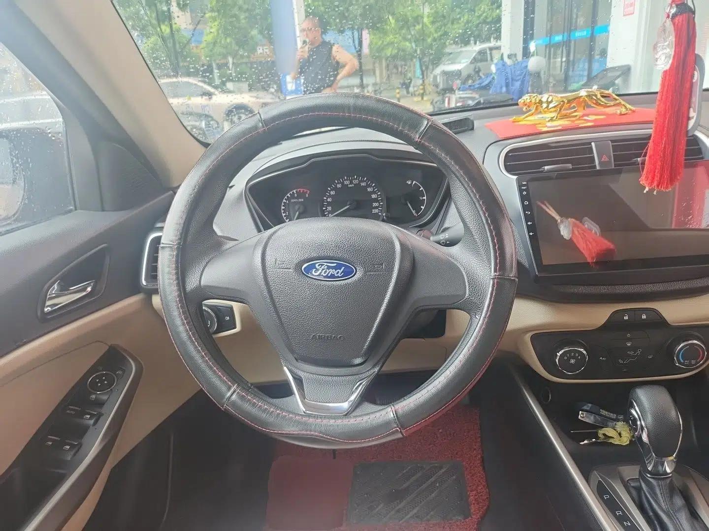 Ford Escort 2015 1.5L Automatic Comfort Edition — миниатюра 10