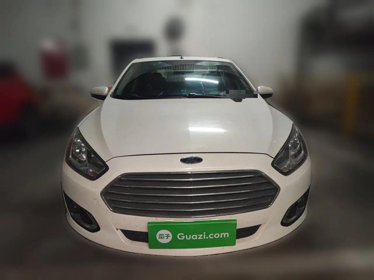 Ford Escort 2015 1.5L Automatic Fashion Model — миниатюра 2