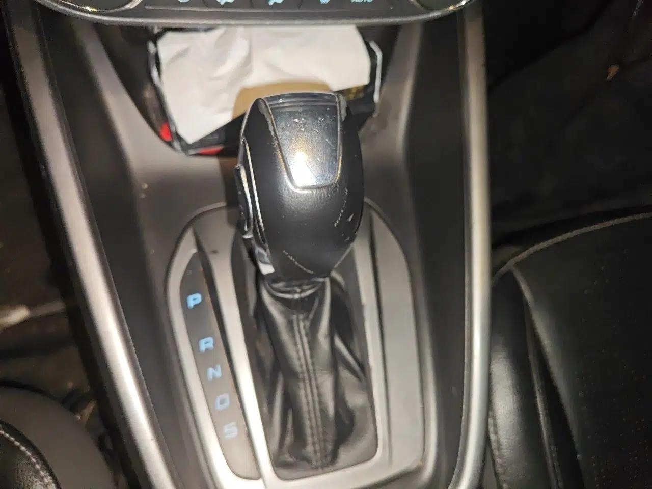 Ford Escort 2015 1.5L Automatic Fashion Model — миниатюра 14
