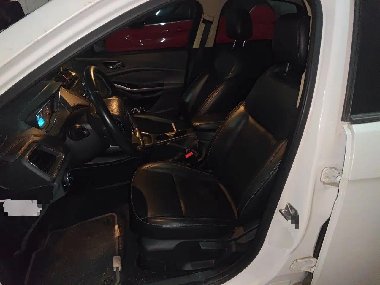 Ford Escort 2015 1.5L Automatic Fashion Model — миниатюра 15