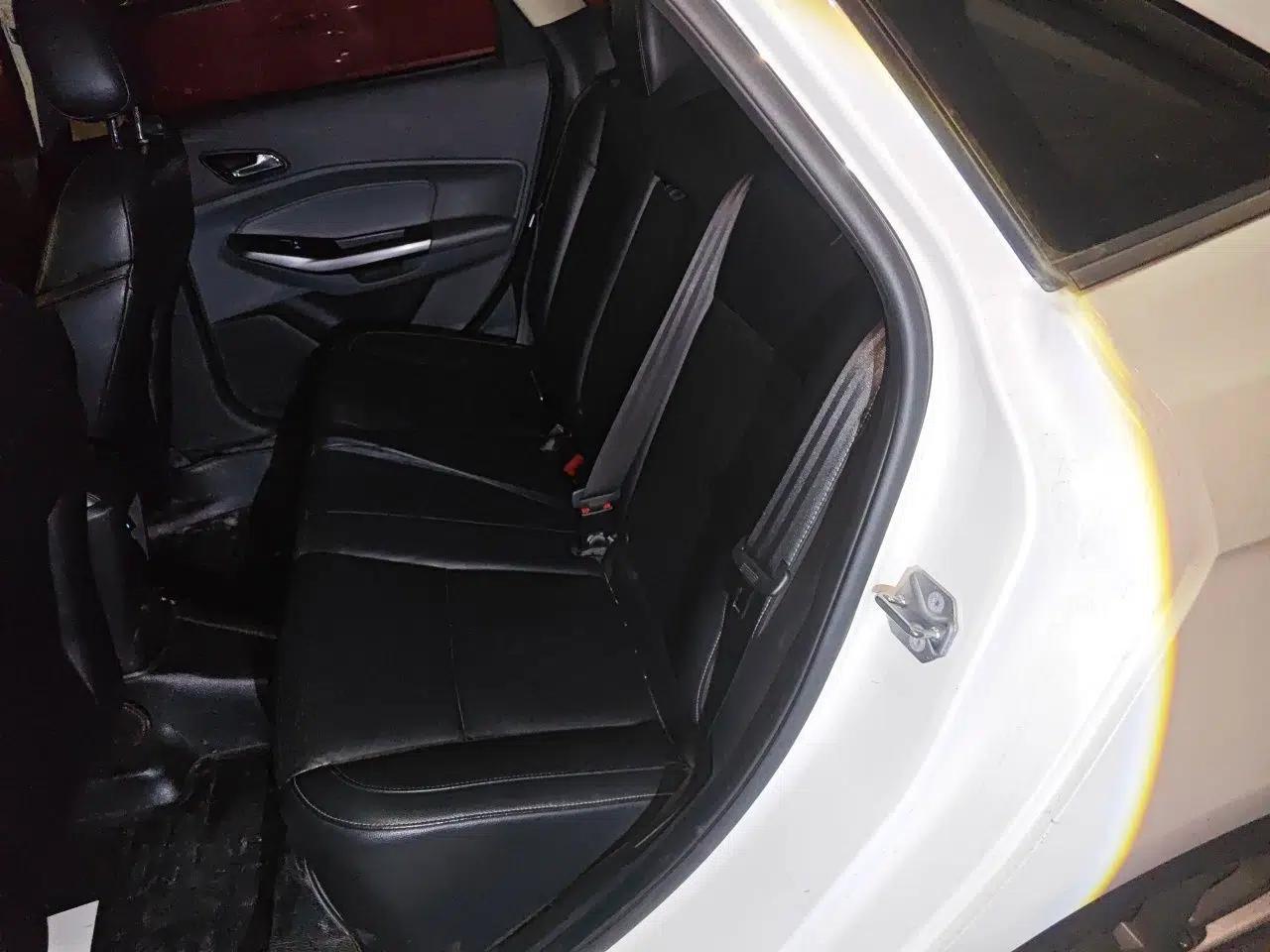 Ford Escort 2015 1.5L Automatic Fashion Model — миниатюра 17