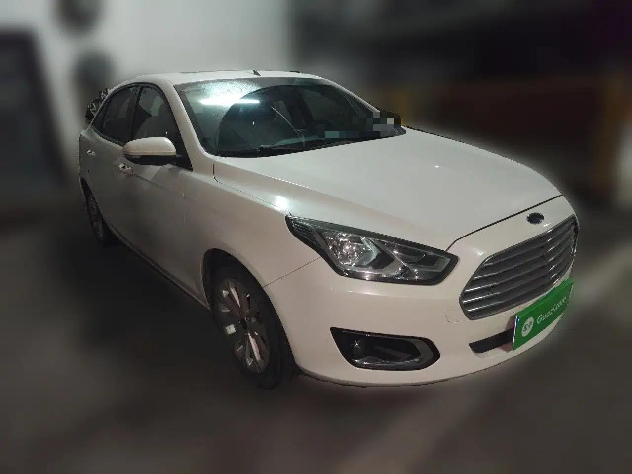 Ford Escort 2015 1.5L Automatic Fashion Model — миниатюра 3