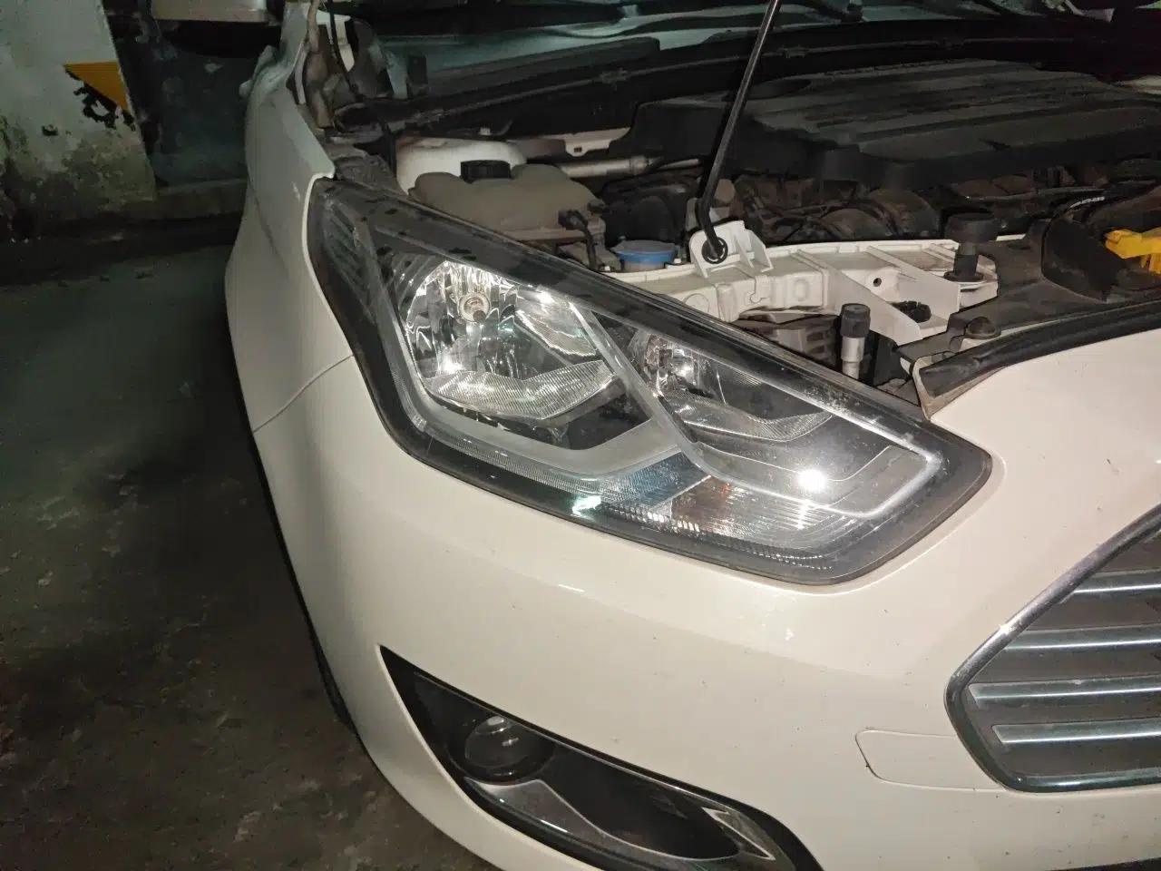 Ford Escort 2015 1.5L Automatic Fashion Model — миниатюра 7