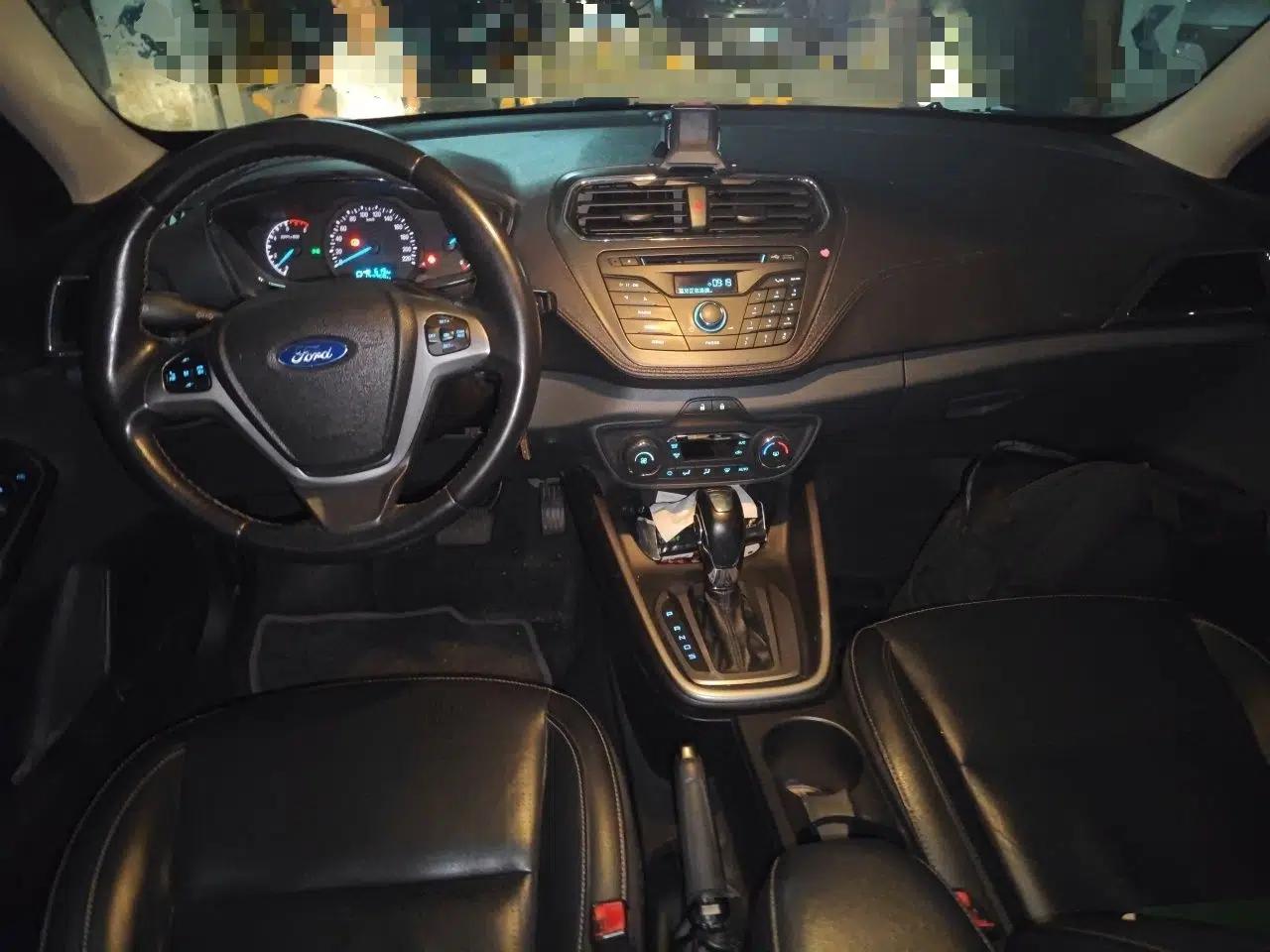 Ford Escort 2015 1.5L Automatic Fashion Model — миниатюра 9