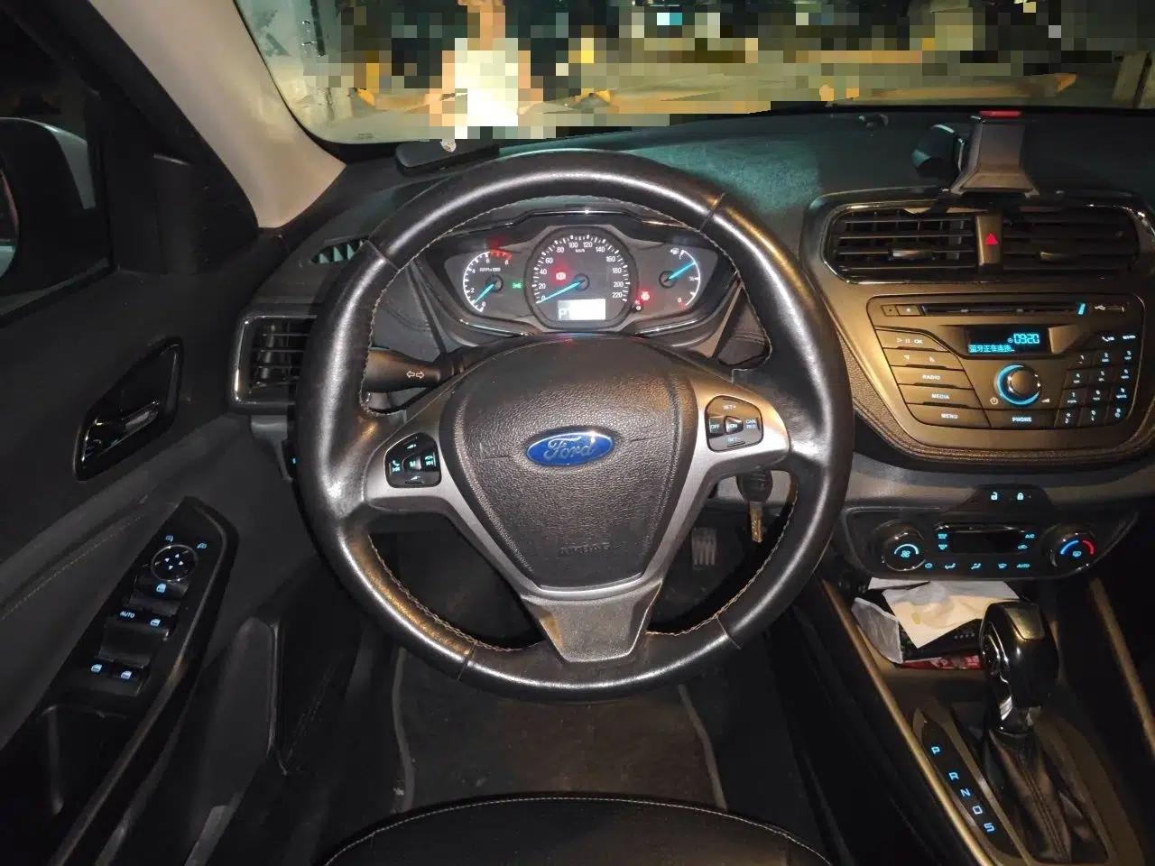 Ford Escort 2015 1.5L Automatic Fashion Model — миниатюра 10
