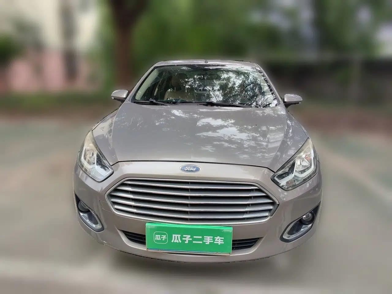 Ford Escort 2015 1.5L Automatic Fashion Model — миниатюра 2