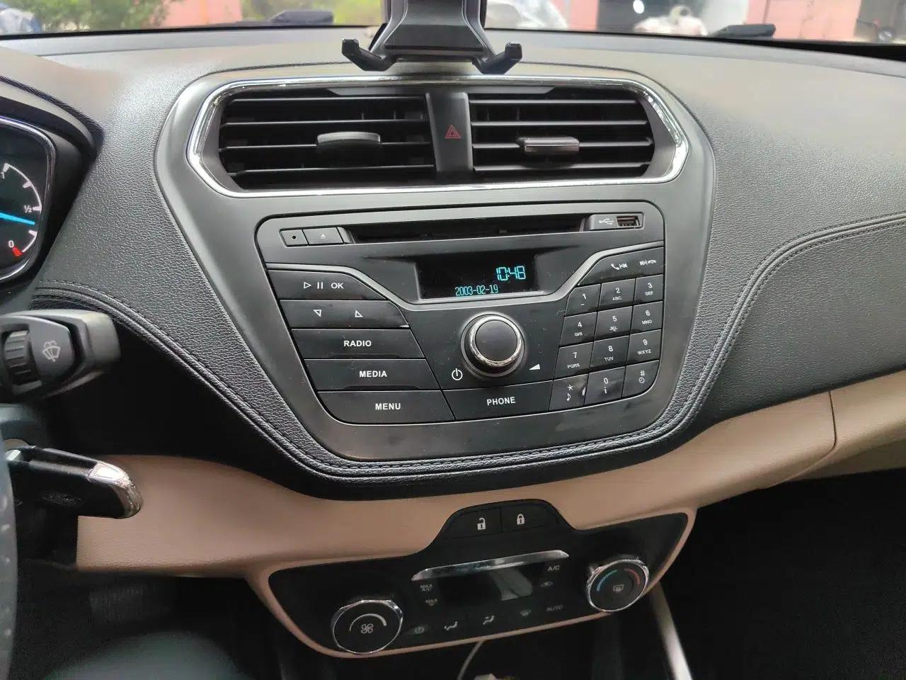 Ford Escort 2015 1.5L Automatic Fashion Model — миниатюра 13