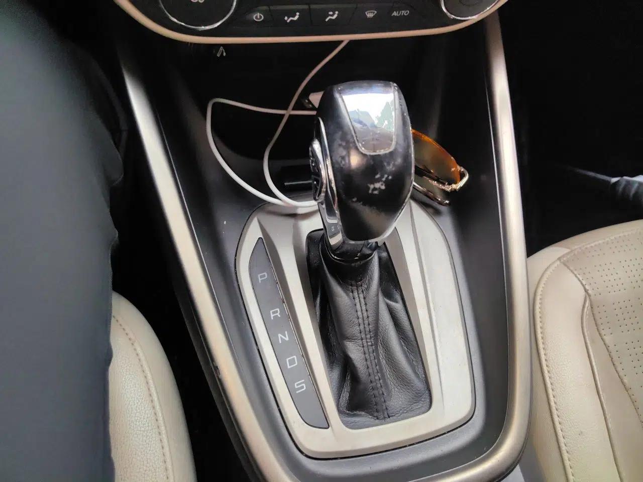 Ford Escort 2015 1.5L Automatic Fashion Model — миниатюра 14