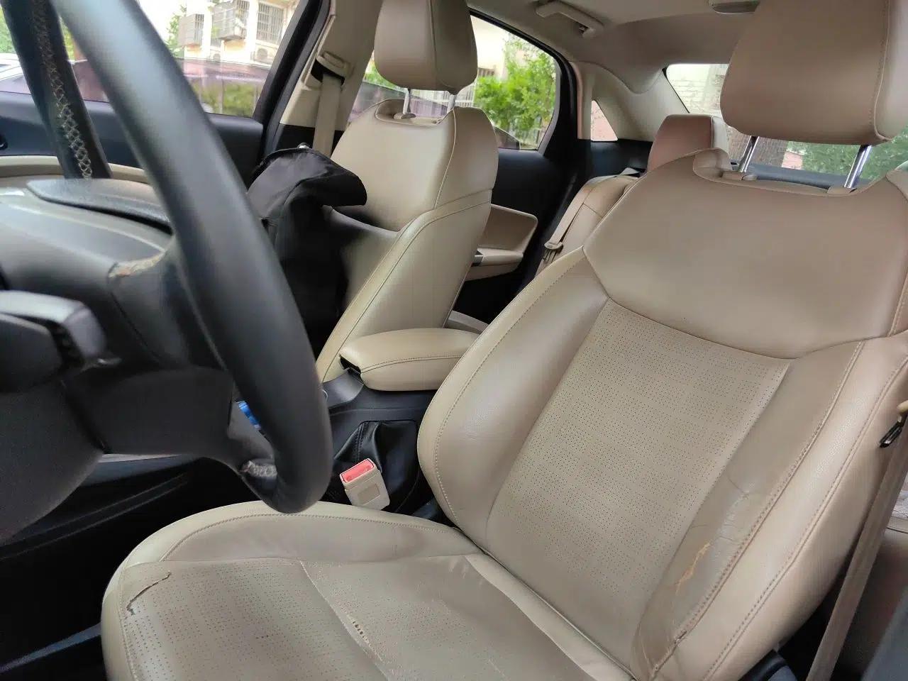 Ford Escort 2015 1.5L Automatic Fashion Model — миниатюра 15