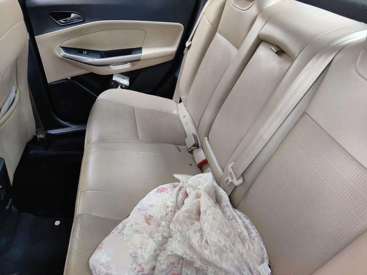 Ford Escort 2015 1.5L Automatic Fashion Model — миниатюра 17