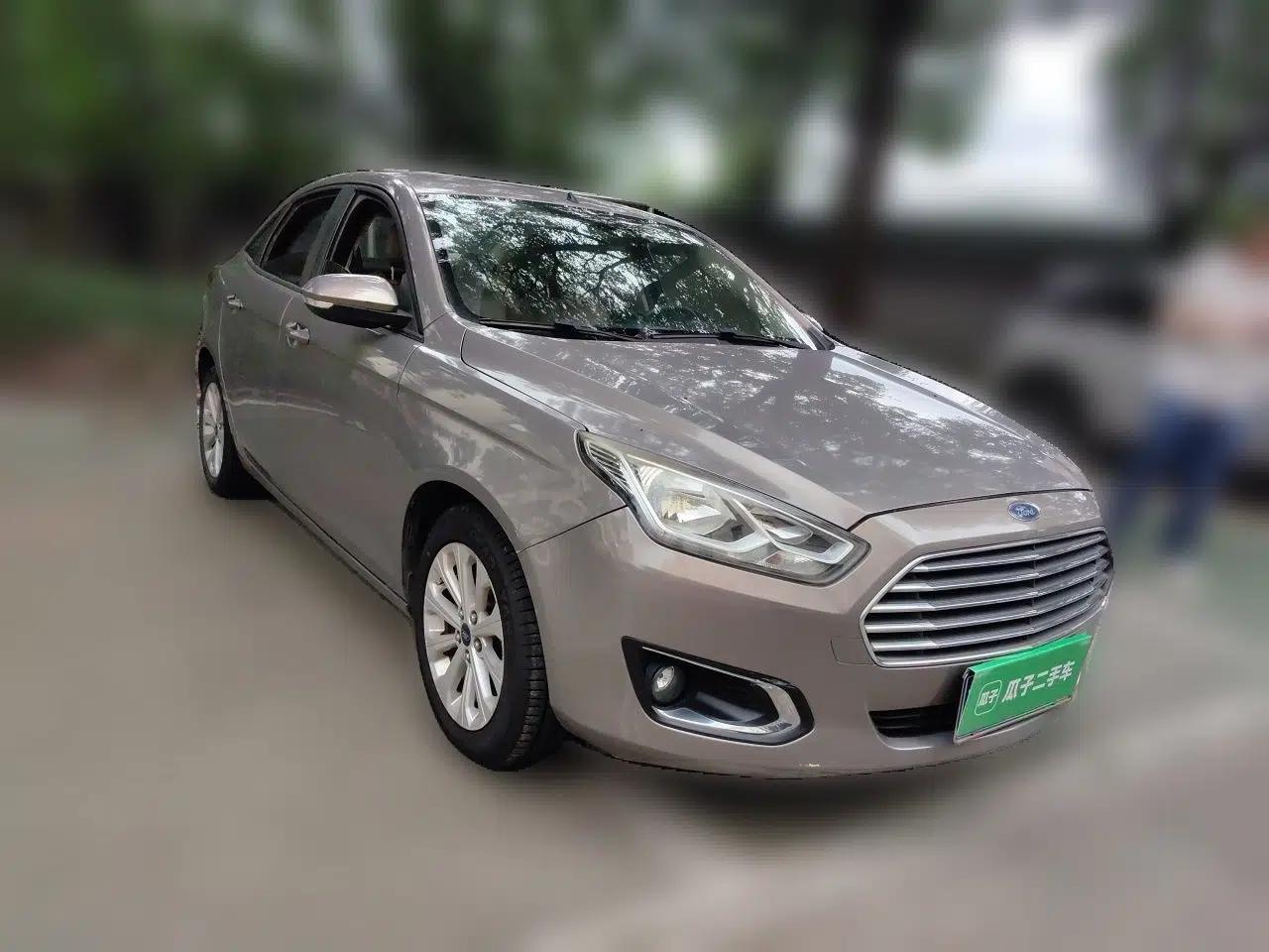 Ford Escort 2015 1.5L Automatic Fashion Model — миниатюра 3