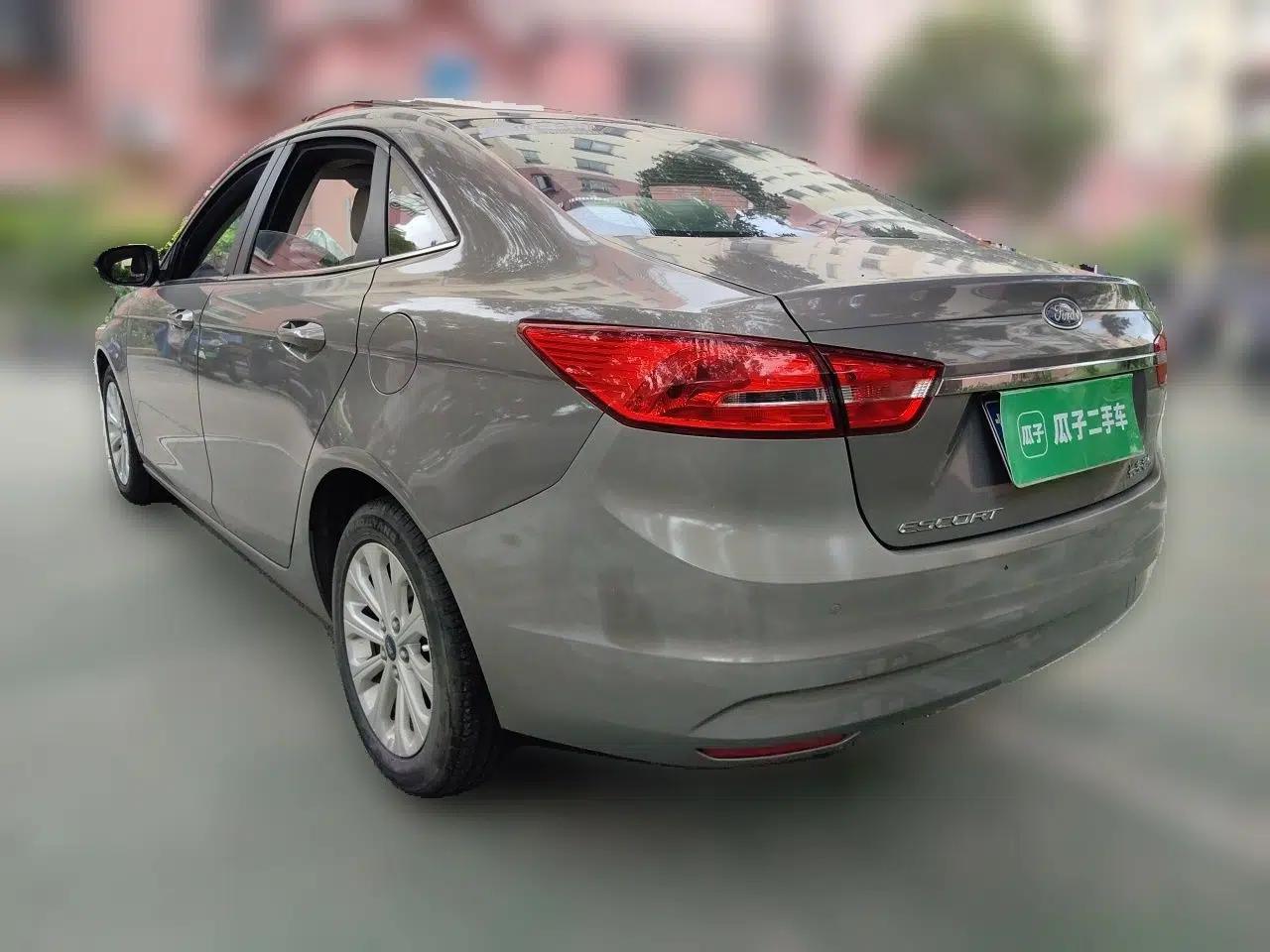 Ford Escort 2015 1.5L Automatic Fashion Model — миниатюра 4