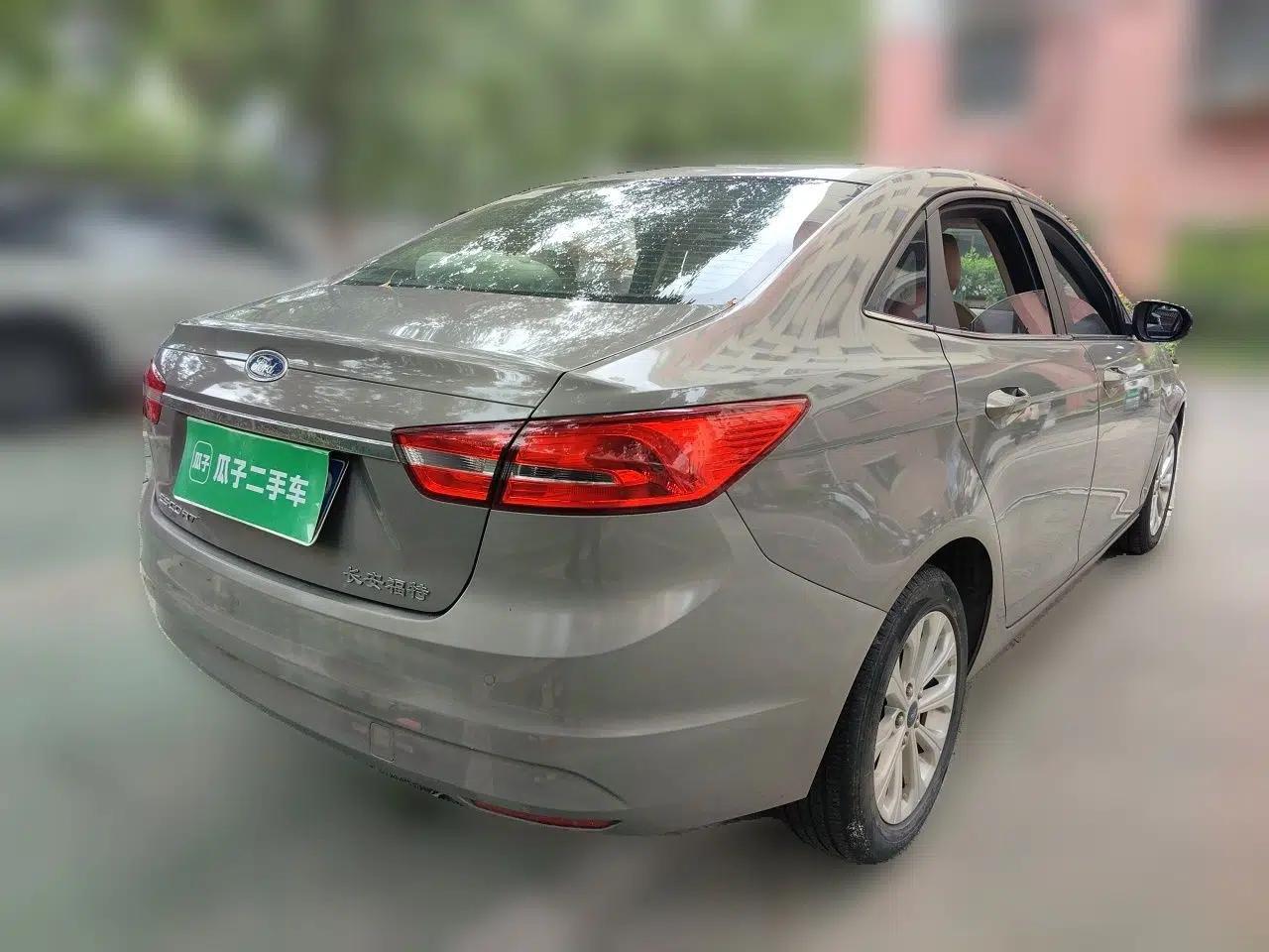 Ford Escort 2015 1.5L Automatic Fashion Model — миниатюра 6