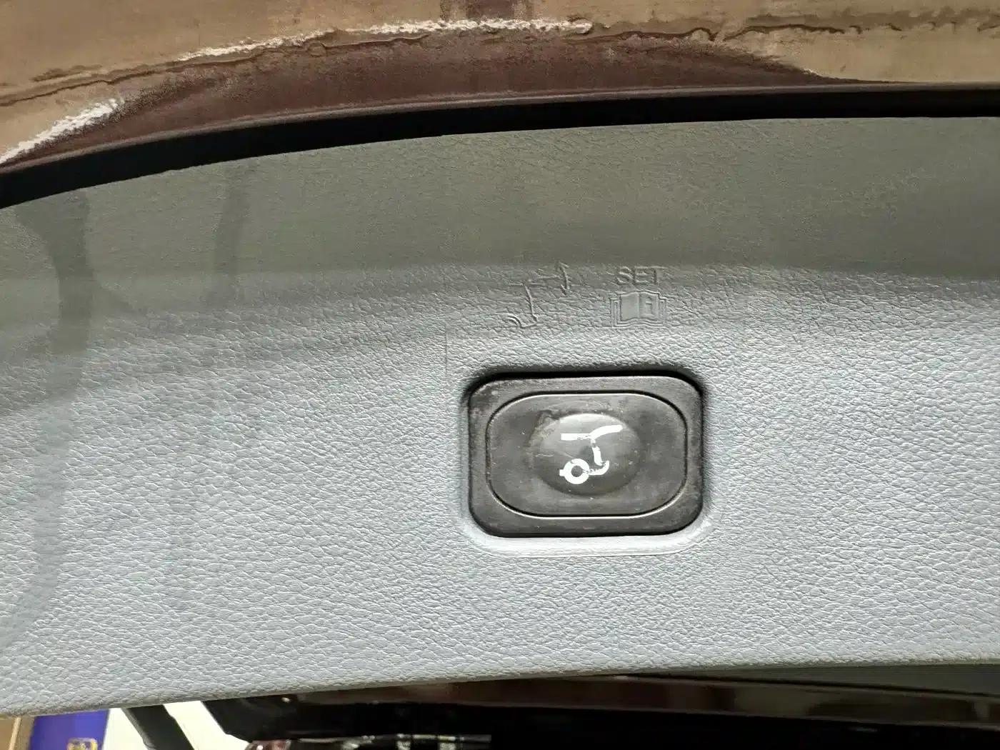 2017 Ford Everest 2.0T Gasoline Automatic 4WD Elite Edition (5-seater) — миниатюра 22