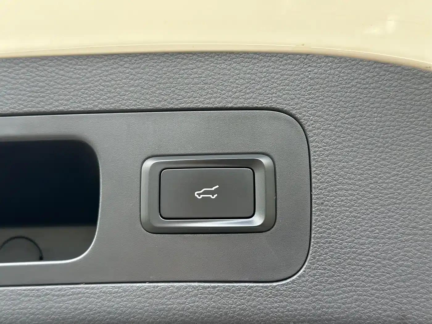 2022 EcoBoost 170 Premium Model (Facelift) — миниатюра 22