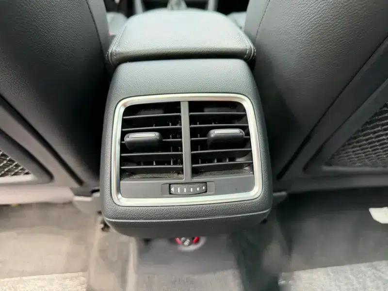Audi Q3 2018 30th Anniversary Edition 30 TFSI Fashion Model — миниатюра 11