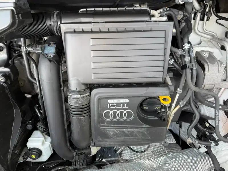 Audi Q3 2018 30th Anniversary Edition 30 TFSI Fashion Model — миниатюра 8