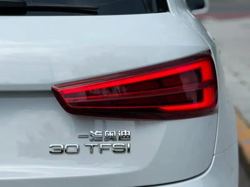 Audi Q3 2018 30th Anniversary Edition 30 TFSI Fashion Model — миниатюра 10