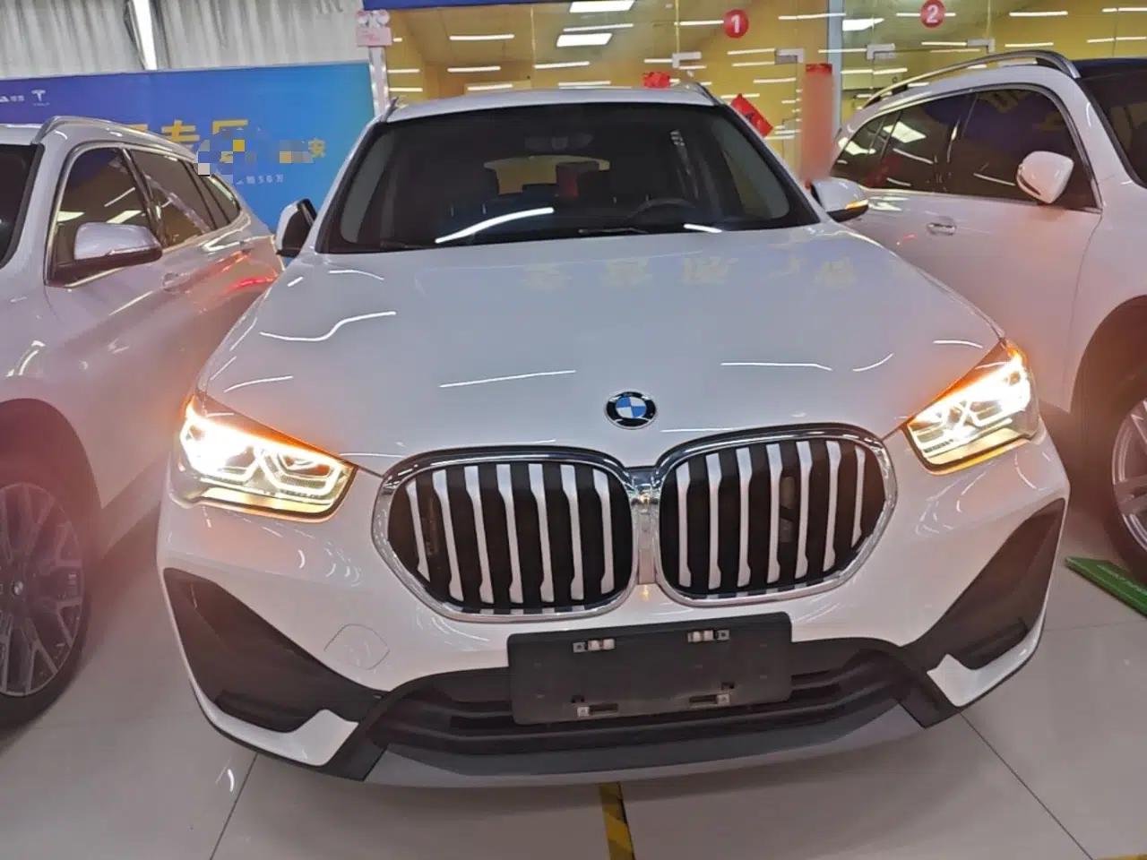 BMW X1 2021 sDrive25Li Leading Model — миниатюра 2