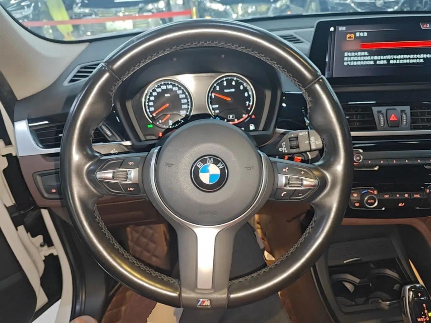BMW X1 2021 sDrive25Li Leading Model — миниатюра 13