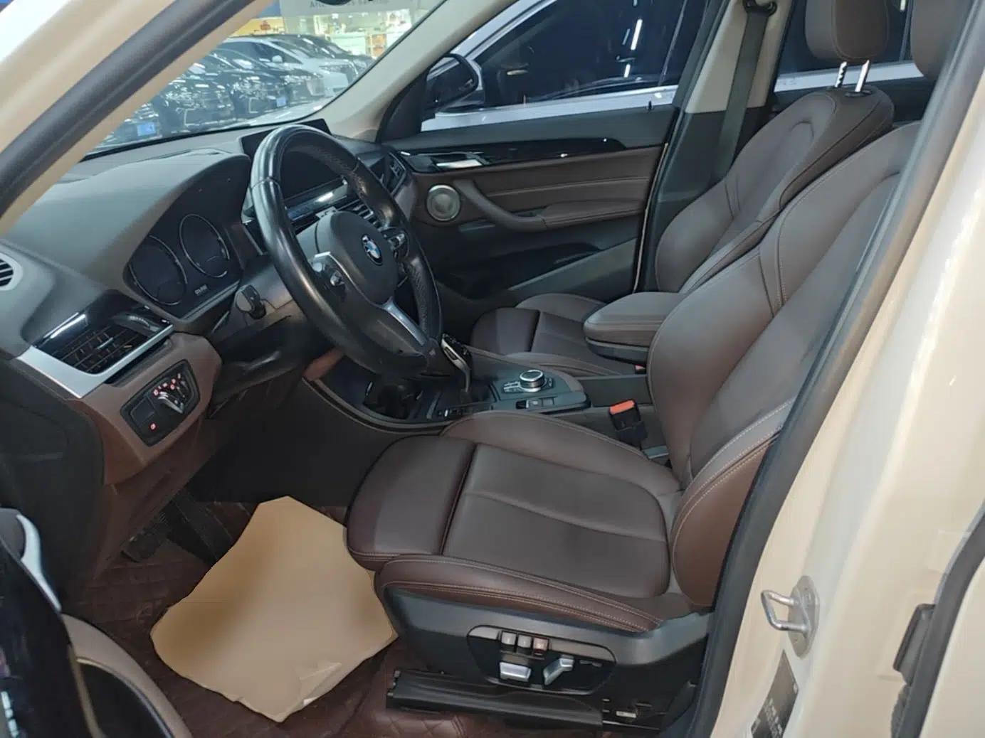 BMW X1 2021 sDrive25Li Leading Model — миниатюра 17