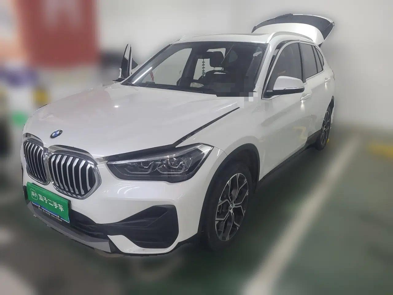 BMW X1 2022 sDrive25Li Leading Model — миниатюра 1