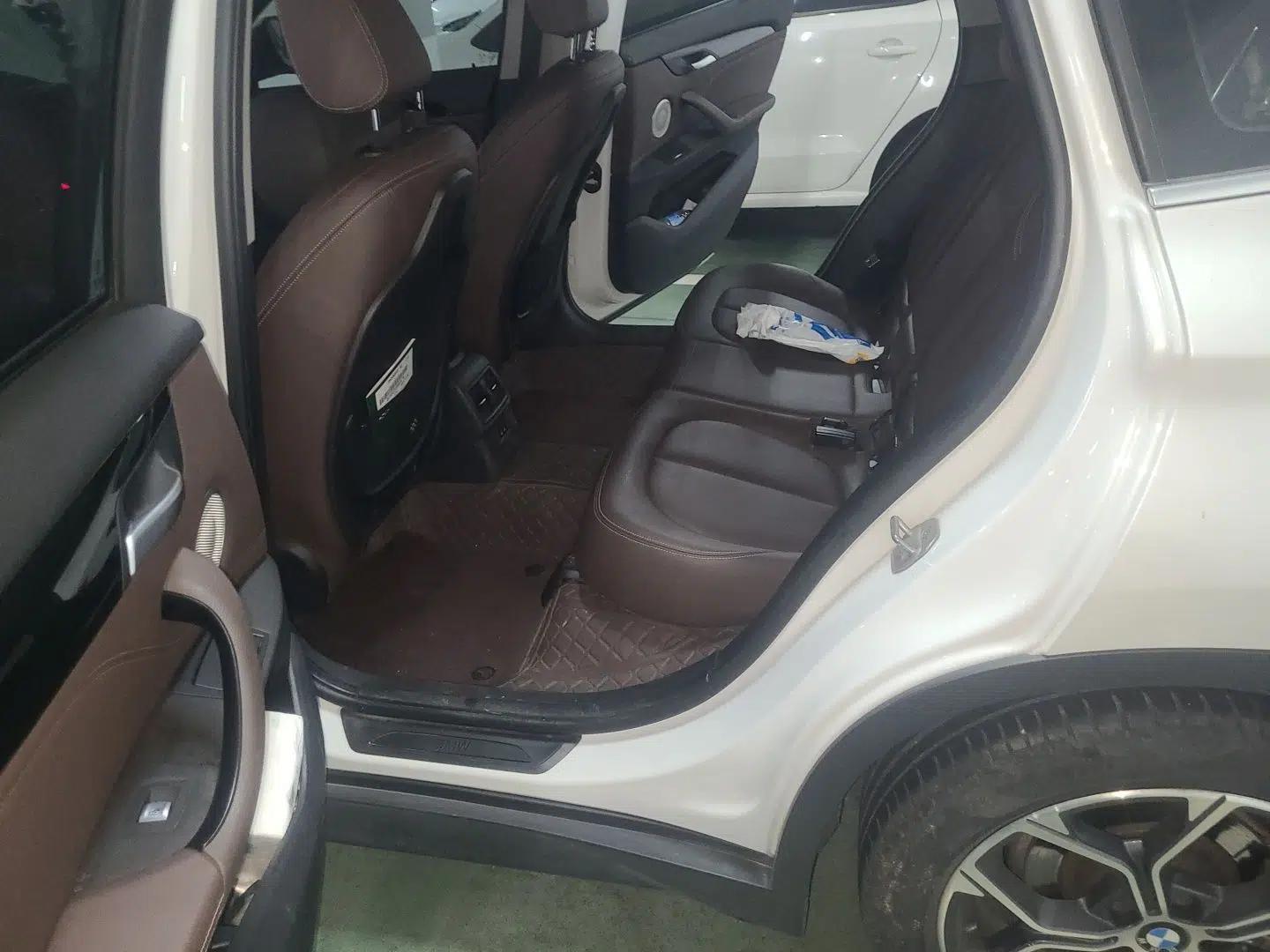 BMW X1 2022 sDrive25Li Leading Model — миниатюра 17