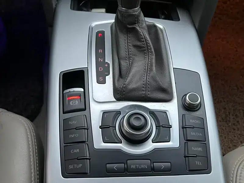 Audi A6L 2011 2.0 TFSI Automatic Standard Edition — миниатюра 9