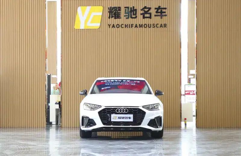 Audi A4L 2024 40 TFSI Luxury Dynamic — миниатюра 2