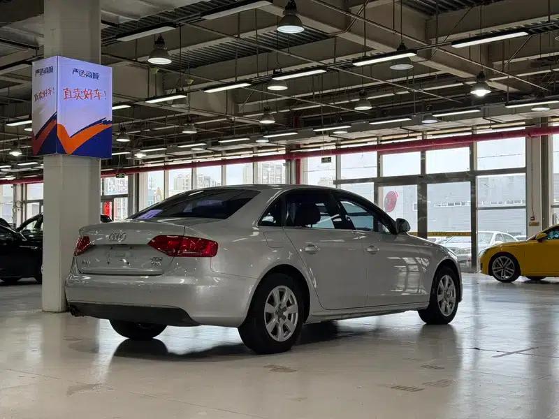 Audi A4L 2010 2.0 TFSI Comfort — миниатюра 6
