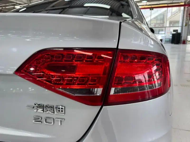 Audi A4L 2010 2.0 TFSI Comfort — миниатюра 9