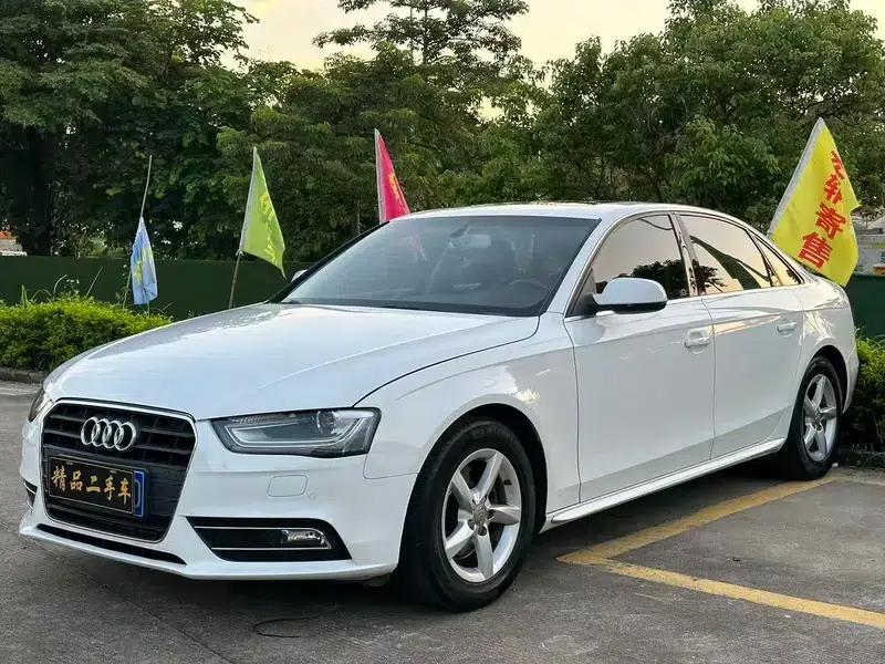 Audi A4L 2013 35 TFSI Automatic Standard Edition — миниатюра 1