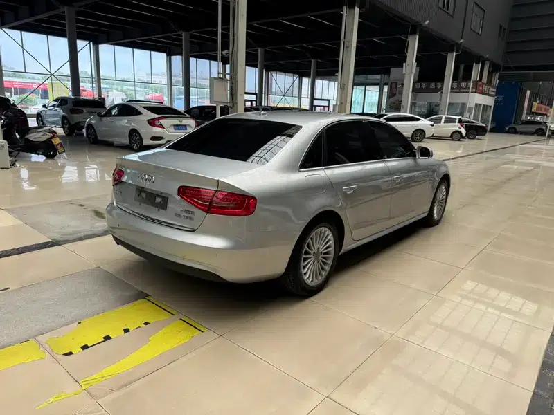 Audi A4L 2013 35 TFSI Automatic Technology Edition — миниатюра 4