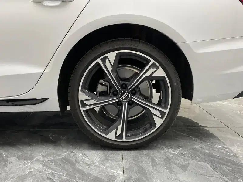 Audi A4L 2025 2 Million Unit Enjoyment Edition 40 TFSI Luxury Dynamic B&O Starry Night Edition — миниатюра 9