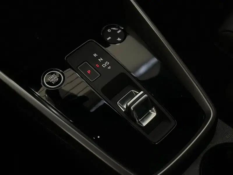 Audi A3 2023 Facelift Sportback 35 TFSI Fashion Sporty Model — миниатюра 11