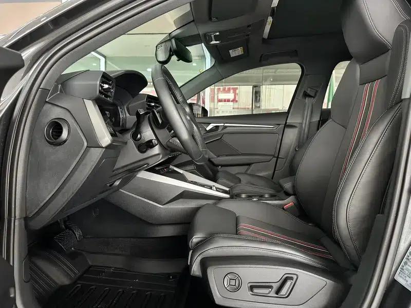 Audi A3 2023 Facelift Sportback 35 TFSI Fashion Sporty Model — миниатюра 12