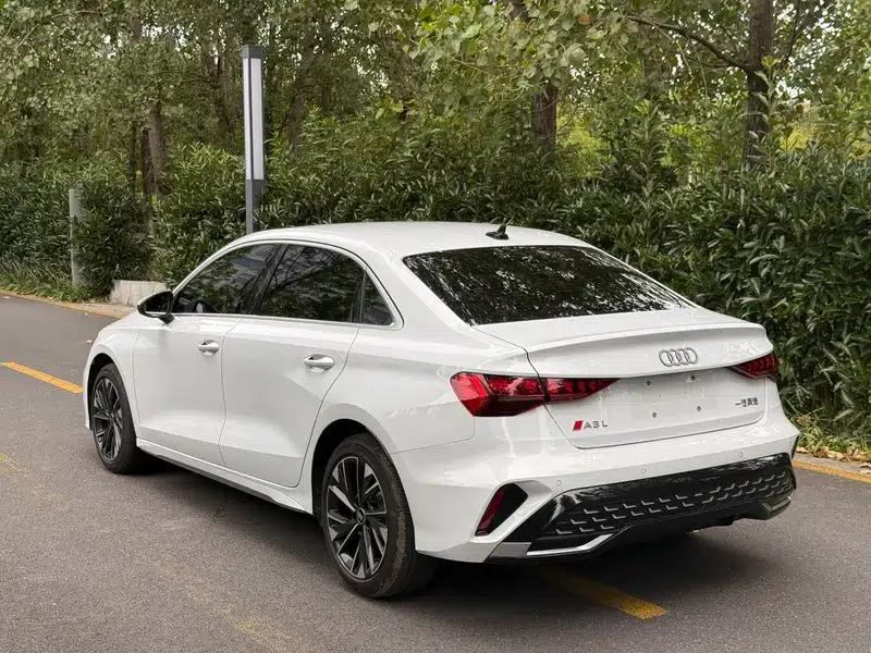 Audi A3 2025 Sportback 35 TFSI Flying Spur Enjoyment Edition — миниатюра 3