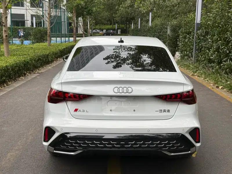 Audi A3 2025 Sportback 35 TFSI Flying Spur Enjoyment Edition — миниатюра 4