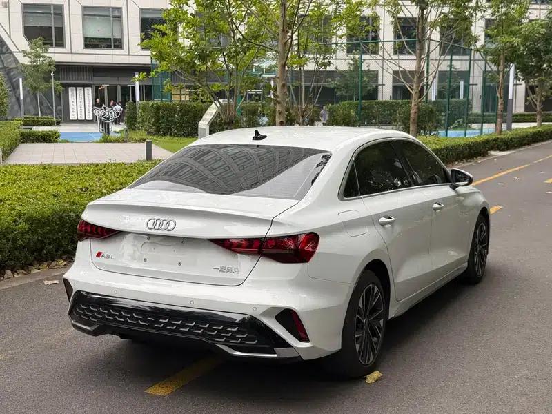 Audi A3 2025 Sportback 35 TFSI Flying Spur Enjoyment Edition — миниатюра 5