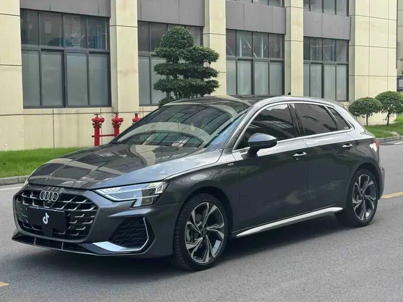 Audi A3 2026 Sportback 35 TFSI Flying Spur Luxury Edition — миниатюра 1