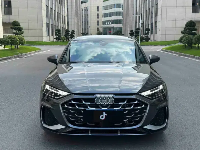 Audi A3 2026 Sportback 35 TFSI Flying Spur Luxury Edition — миниатюра 2