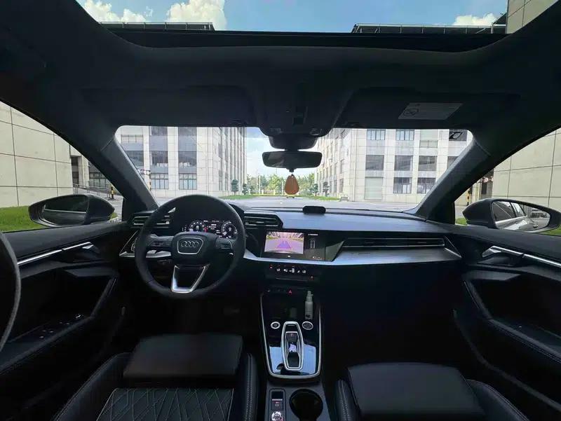 Audi A3 2026 Sportback 35 TFSI Flying Spur Luxury Edition — миниатюра 13