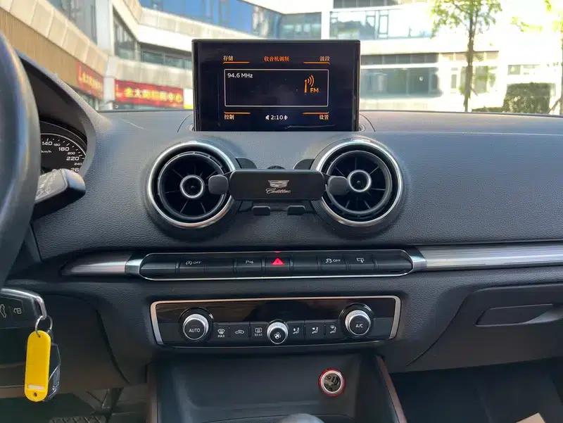 Audi A3 2014 Sportback 35 TFSI Automatic Comfort — миниатюра 22