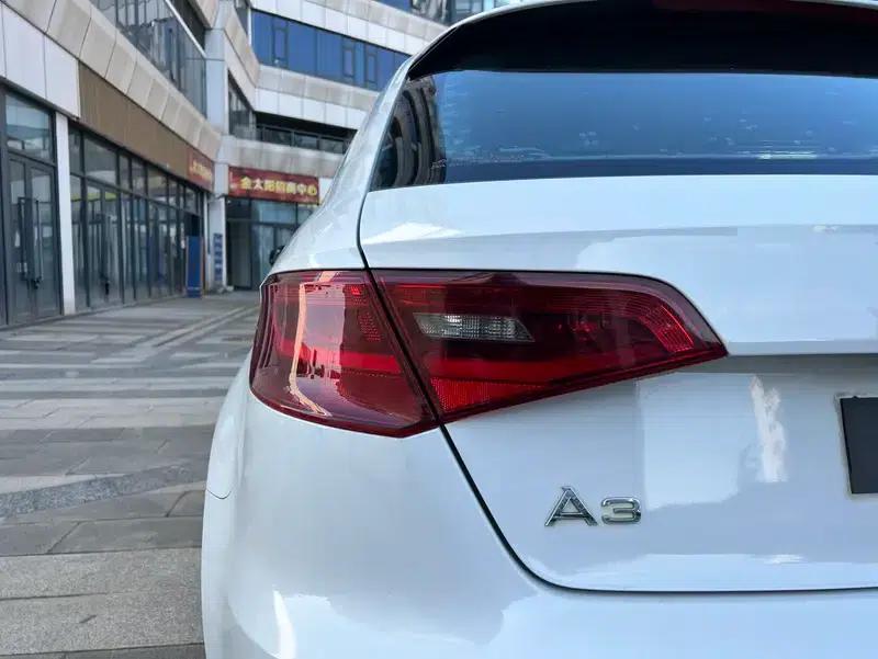 Audi A3 2014 Sportback 35 TFSI Automatic Comfort — миниатюра 10